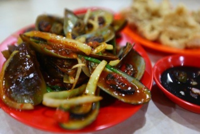 Mussels in Padang sauce at Wiro Sableng 212 restaurant. 